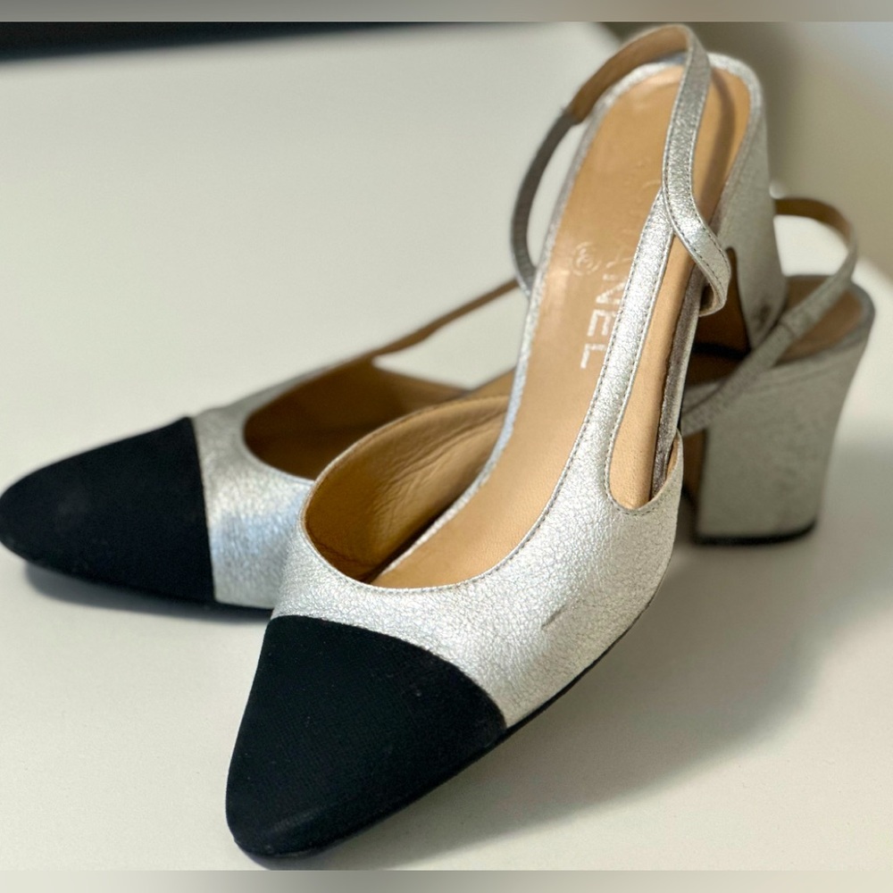Chanel interlocking CC logo leather slingback pumps- size 7 1/2